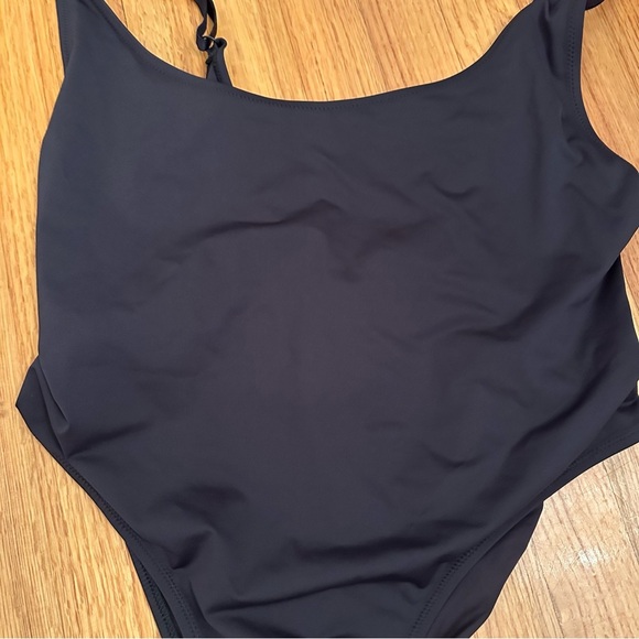 SKIMS Onyx Scoop Neck One Piece Swimsuit Size 2X(n) - Picture 4 of 11